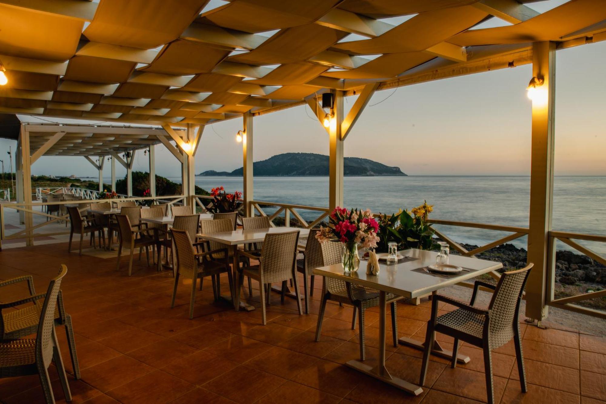 Mesogeios Hotel Маратополис Экстерьер фото