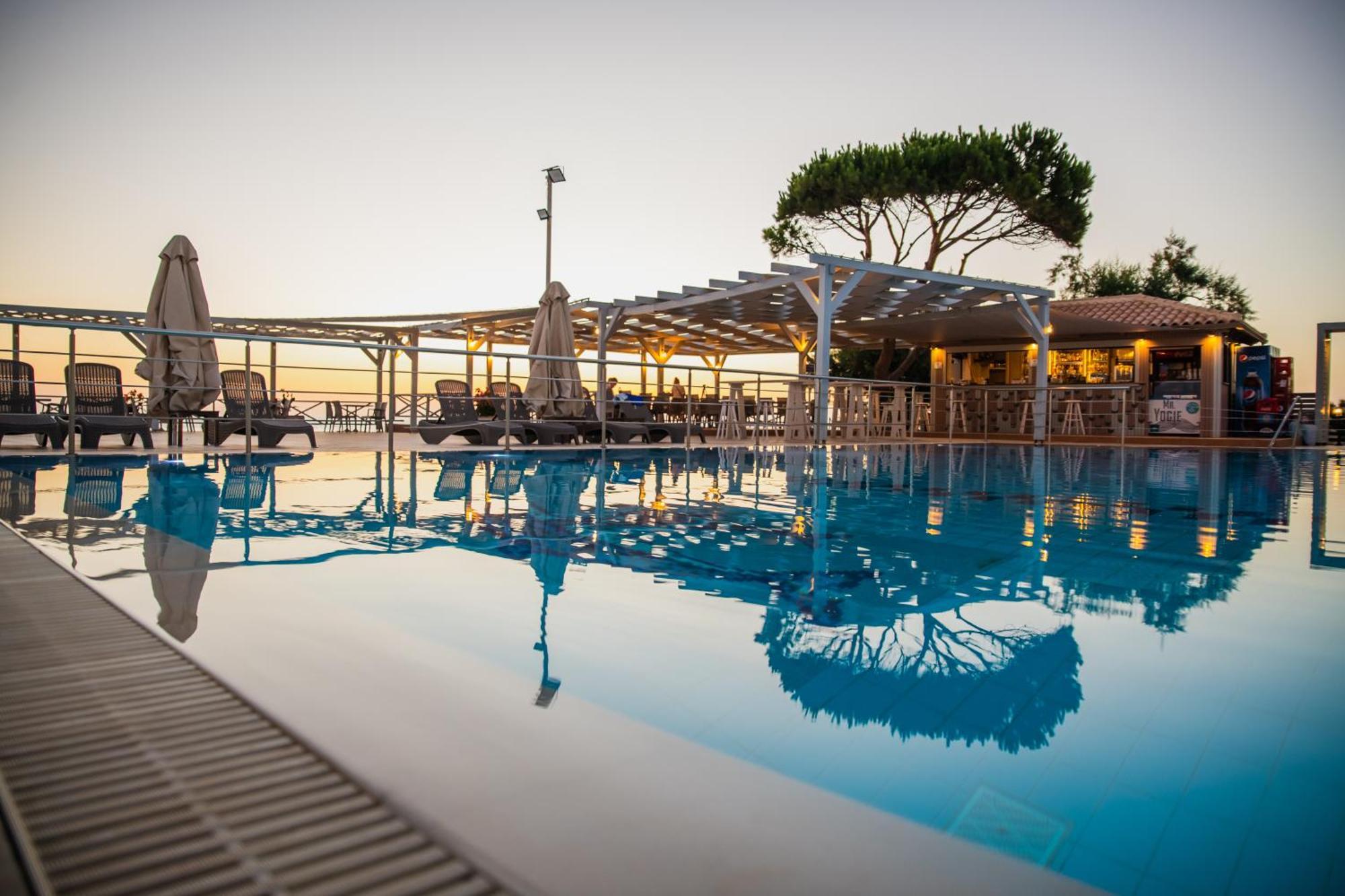 Mesogeios Hotel Маратополис Экстерьер фото